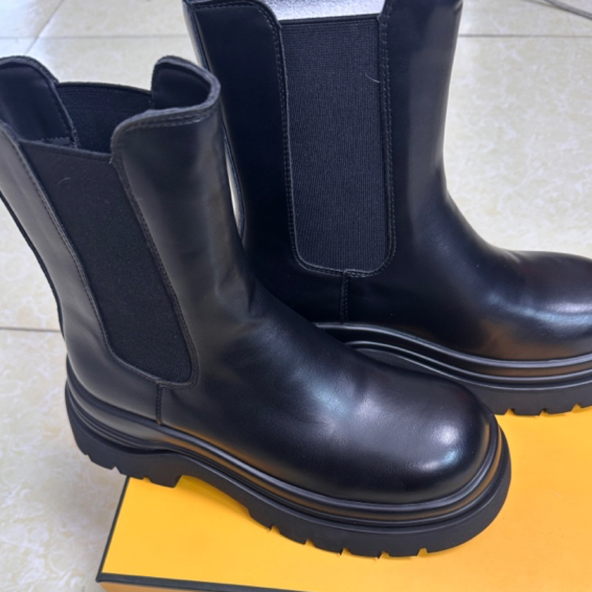 【酷时典】的秋冬季节都可以穿的休闲方头短靴