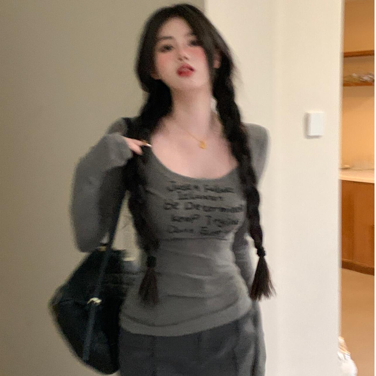  2025新款春秋甜酷休闲辣妹修身打底衫长袖T恤上衣女百搭显瘦U领