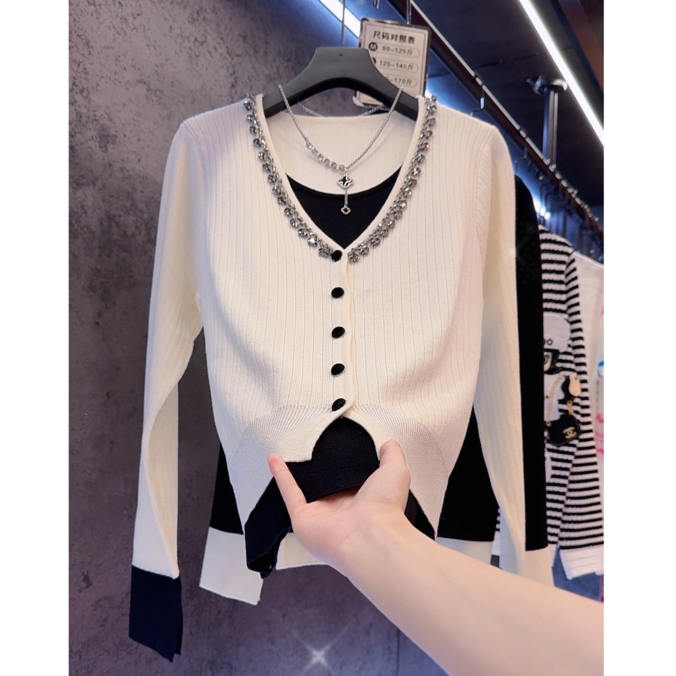 【定制大码女装80-200斤】洋气重工镶钻温柔撞色假俩件V领款2001