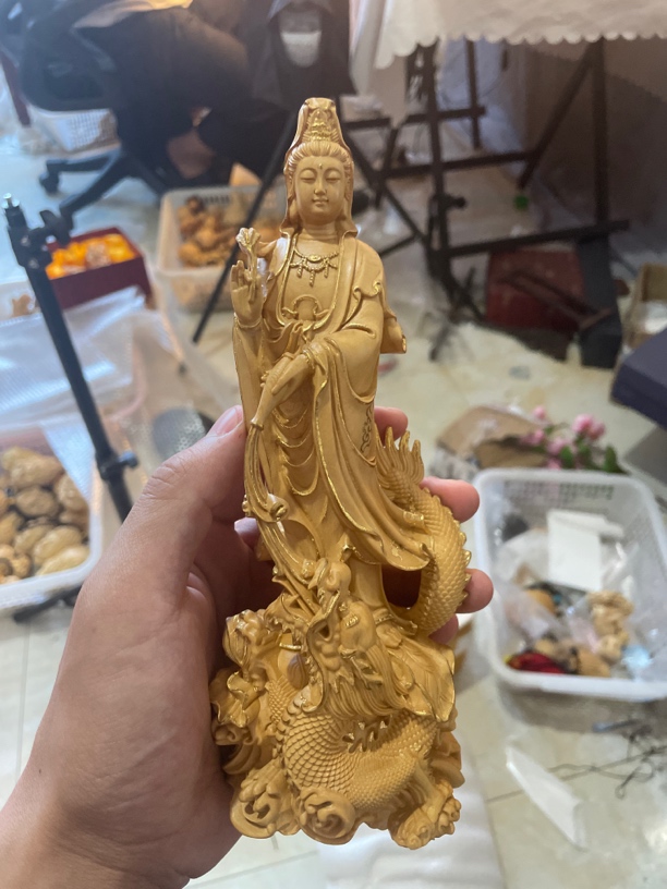 小叶黄杨木雕贴金龙观音