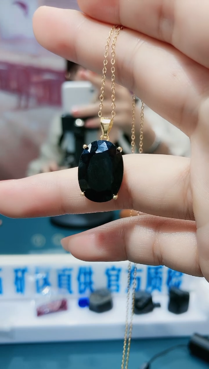 【闪购商品】蓝宝石吊坠(赠链)银S925镶嵌一条