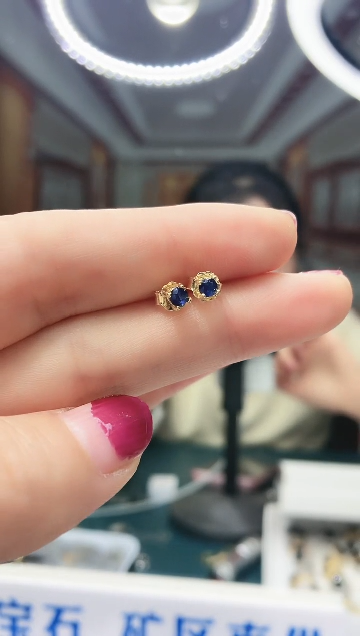 【闪购商品】蓝宝石耳饰银S925镶嵌一对