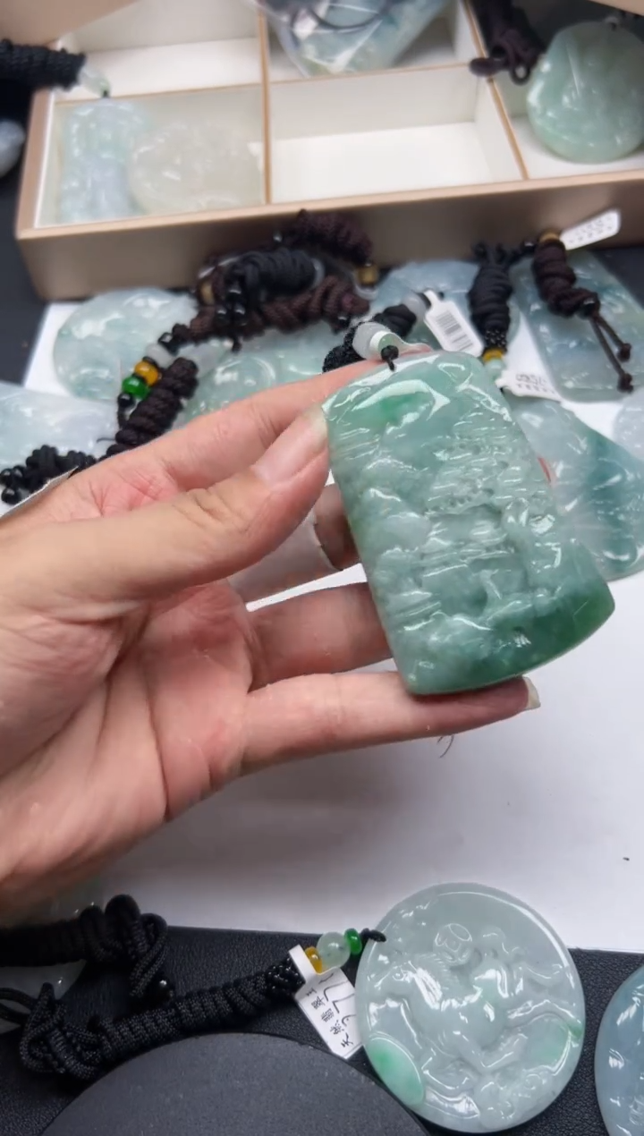 【闪购商品】翡翠颈饰未镶嵌AA