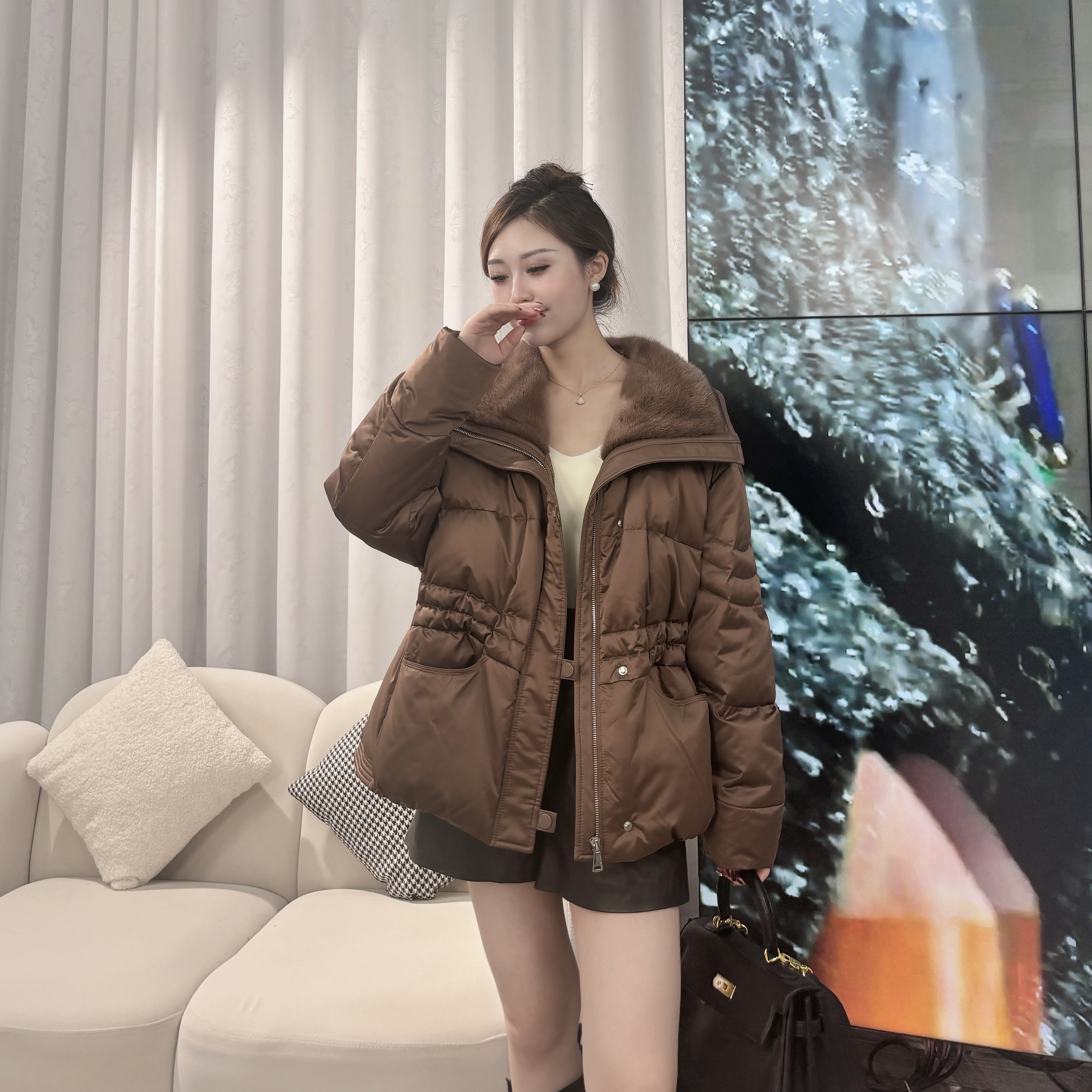 【菲菲】2024年冬季新款时尚大气上档次水貂鹅绒服气质显瘦中长款