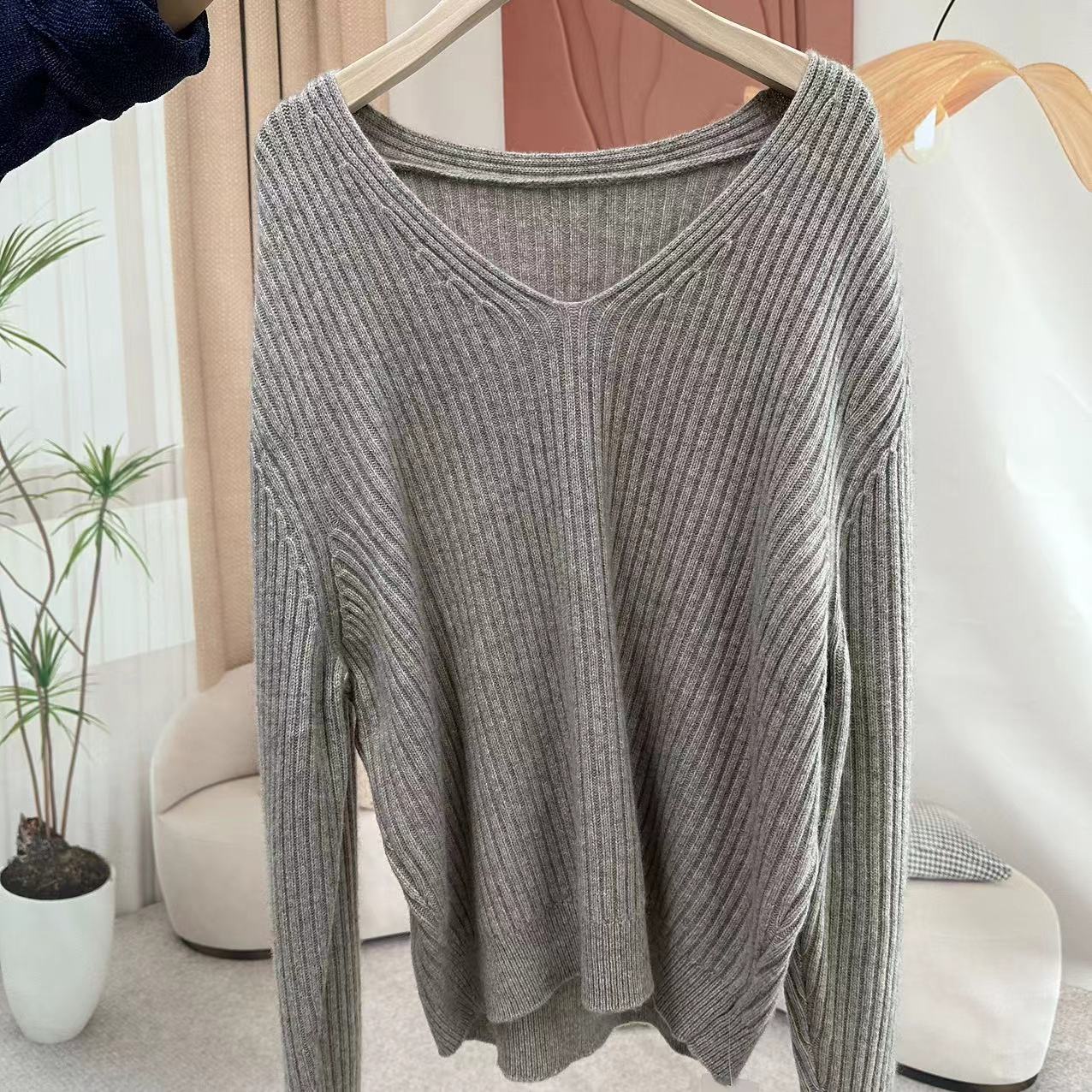 2024秋冬新款韩版简约V领长袖毛衣