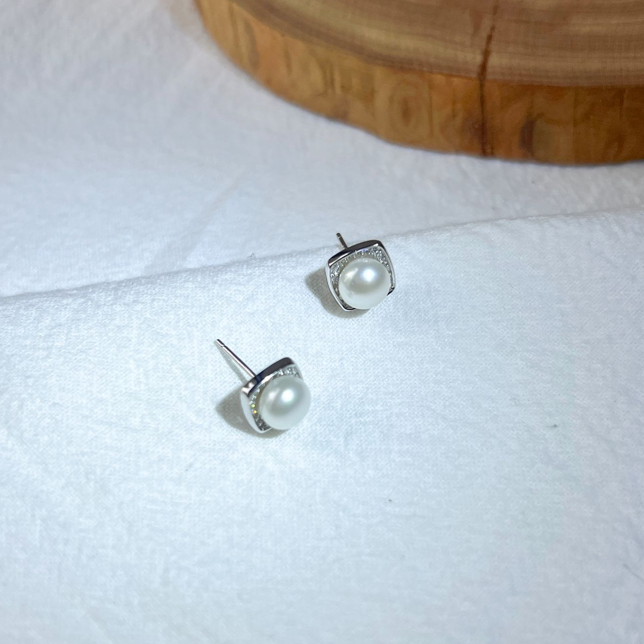 S925银方形镶嵌淡水珍珠耳钉时尚简约百搭经典