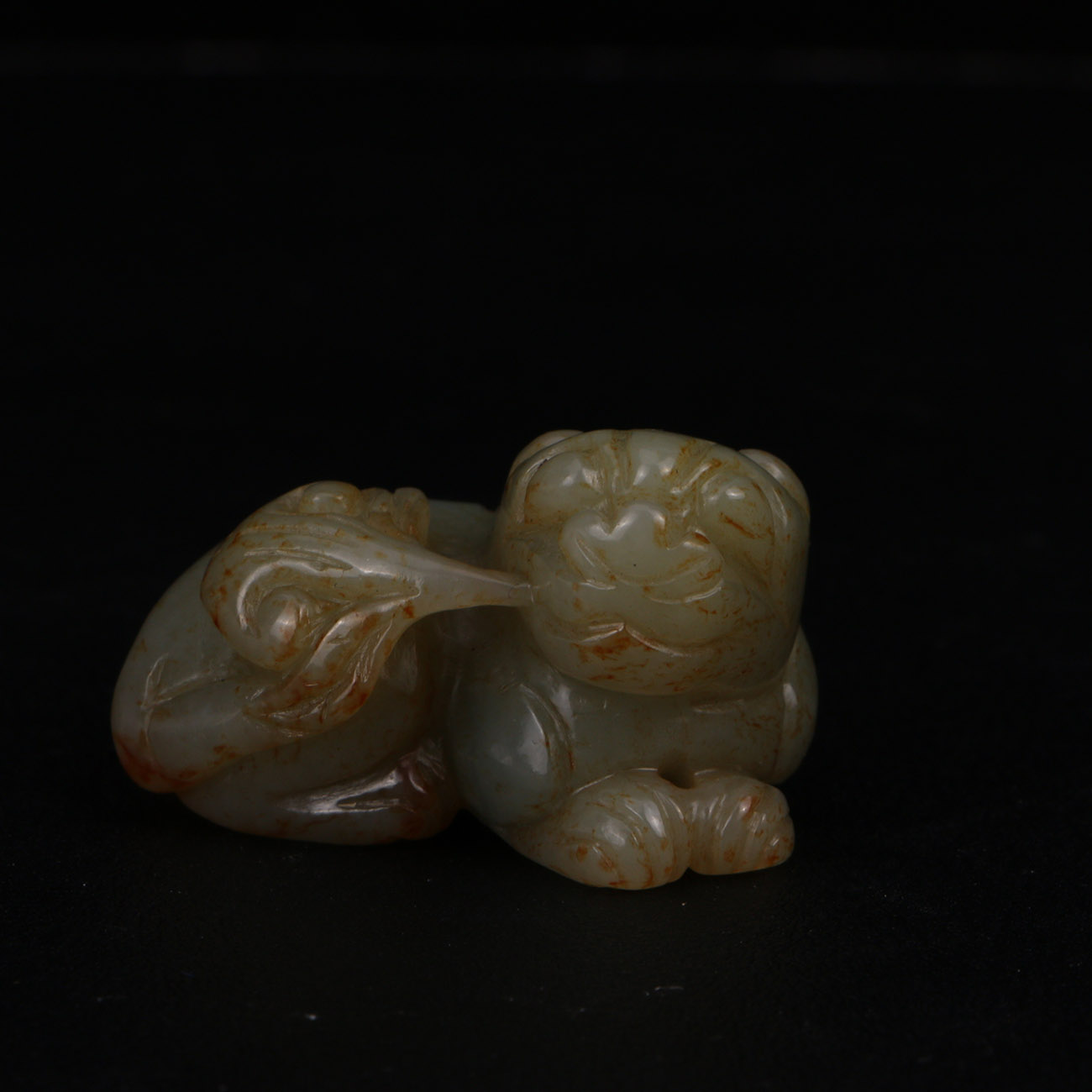 Lot12  清   和田玉瑞兽衔灵芝把件