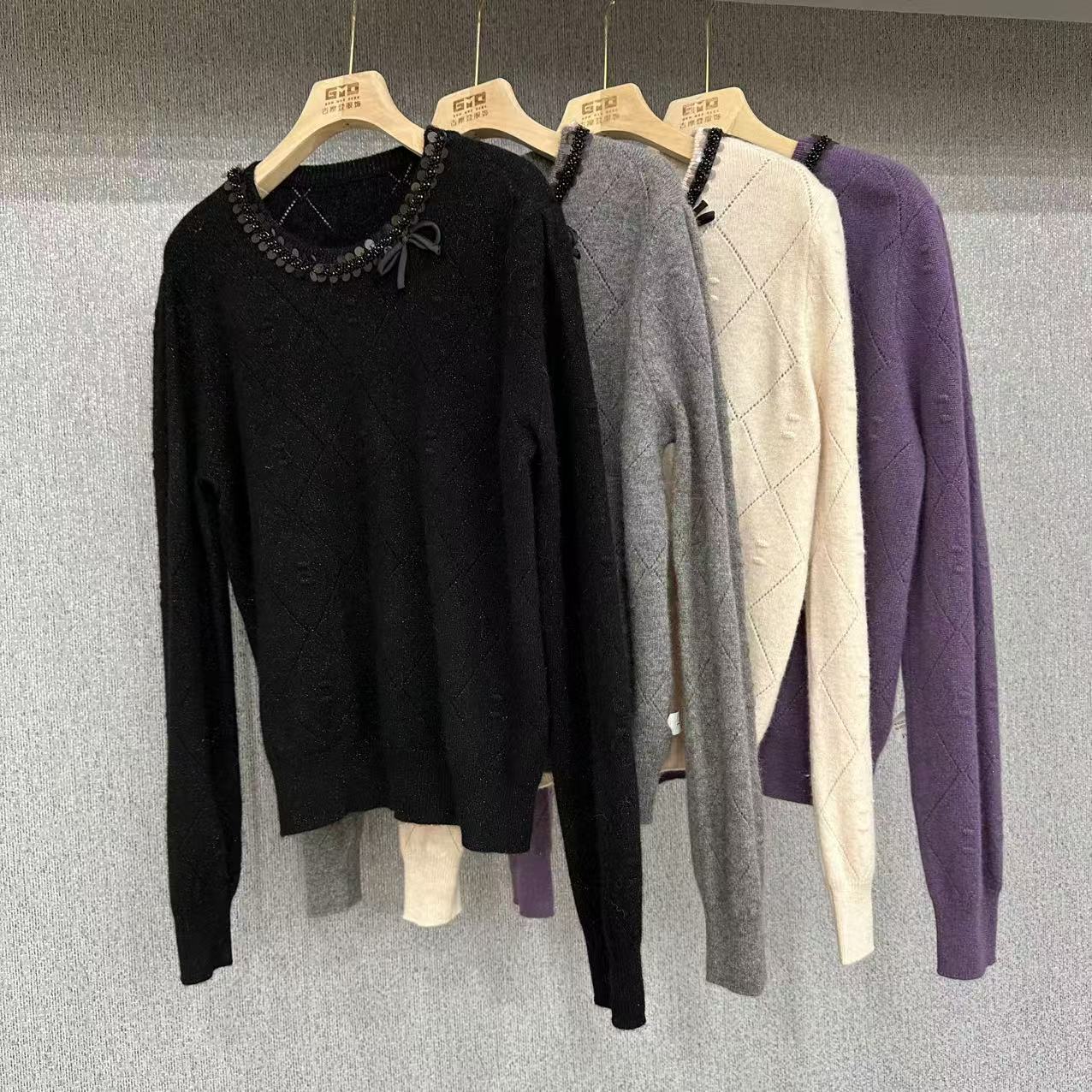 超爆款！领口亮片女士休闲毛衣