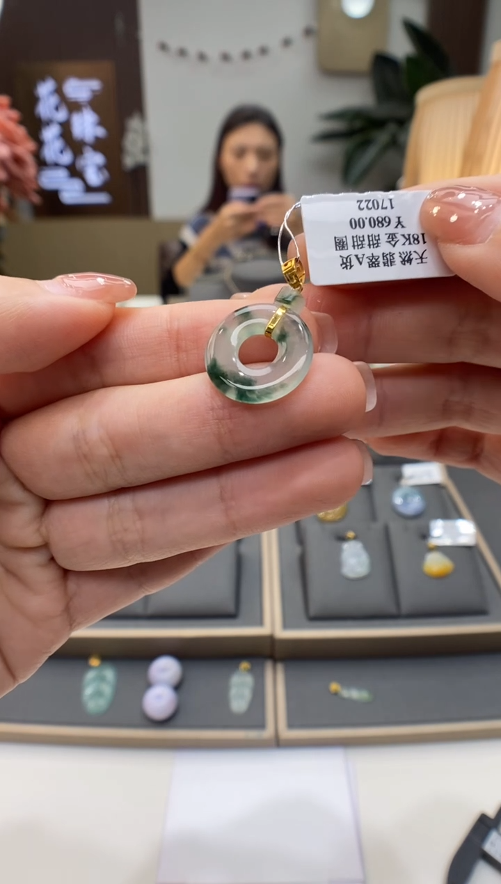 【闪购商品】翡翠颈饰18K金镶嵌甜甜圈
