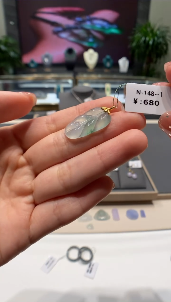 【闪购商品】翡翠颈饰18K金镶嵌叶子