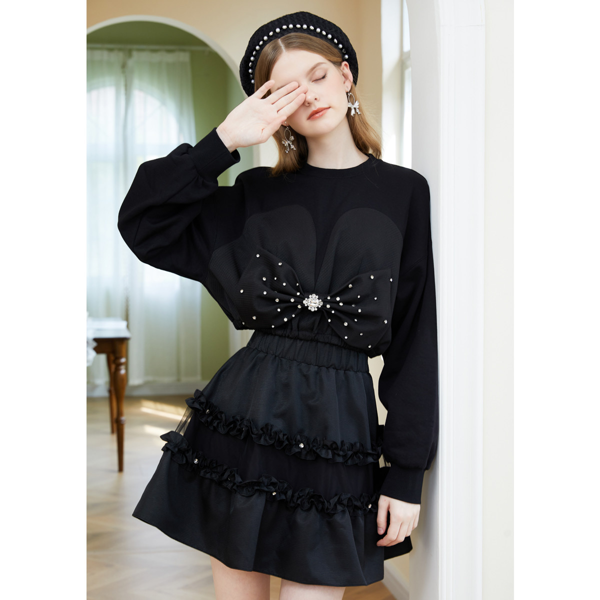 AIVEI新甜心少女减龄蝴蝶结收腰短卫衣Q016S101