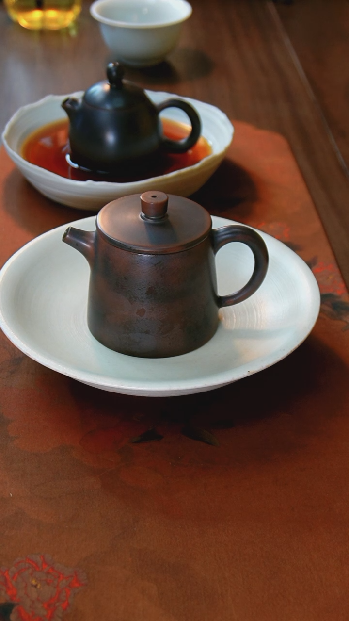 【闪购商品】坭兴陶古铜色高石瓢茶壶150ml
