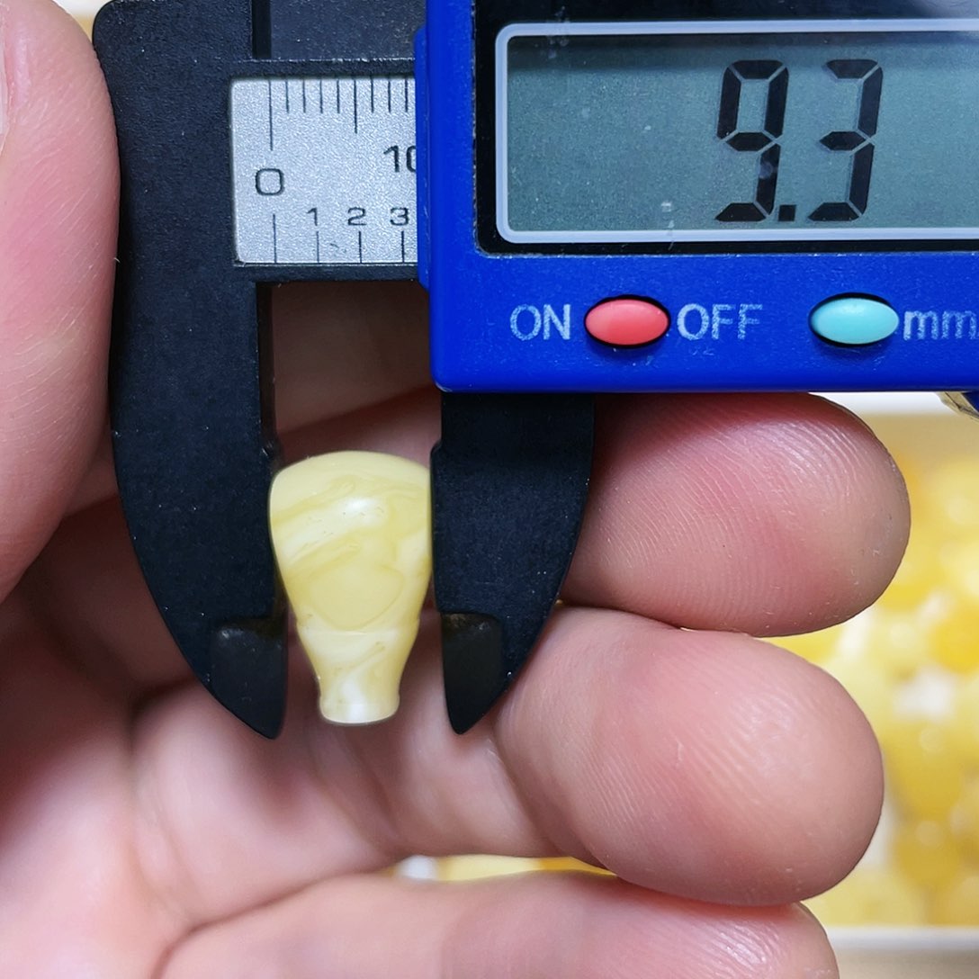 琥珀裸石未镶嵌成品