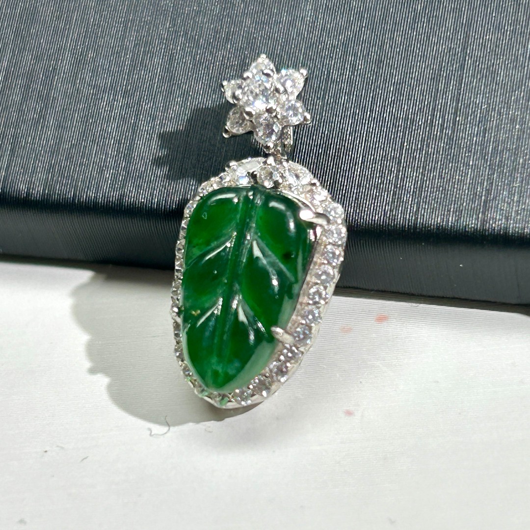 S925银镶嵌天然翡翠叶子时尚绿色银色清新精致幽灵精美高冰