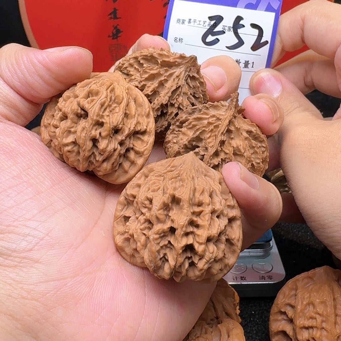 文玩核桃把件虎头+灯笼