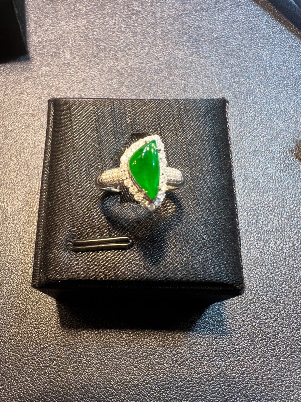 满辣绿随型戒指翡翠