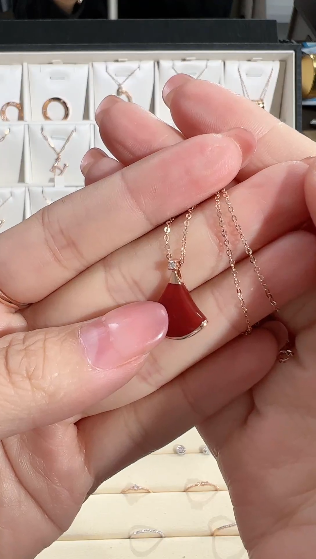 【闪购商品】钻石吊坠(不含链)18K金镶嵌单钻红裙子