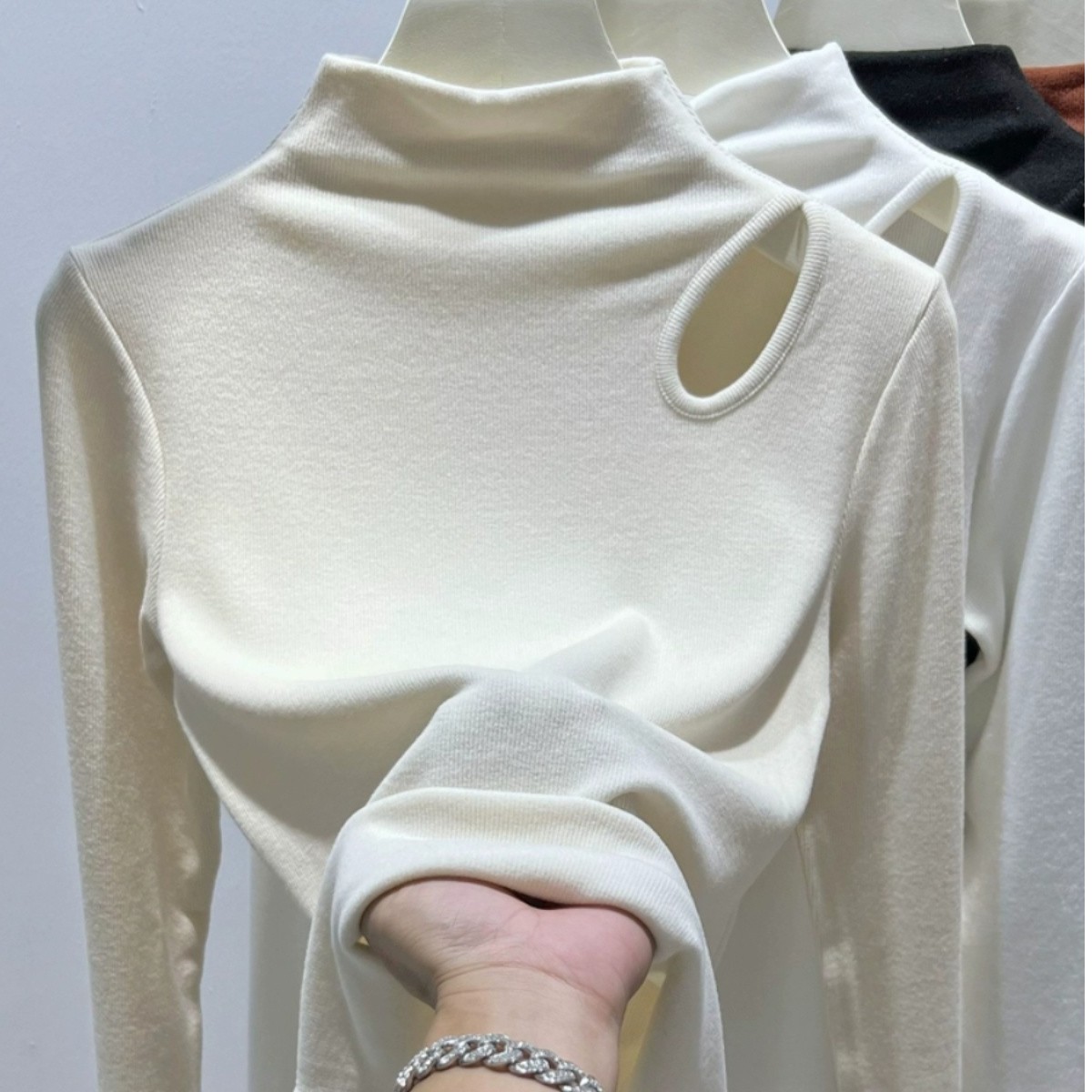 黑色半高领软糥内搭修身打底衫女秋冬季新款磨毛长袖保暖T恤上衣