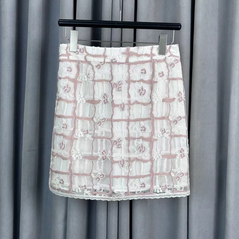 一路童行   B222  女装  新款时尚刺绣百搭短裙 