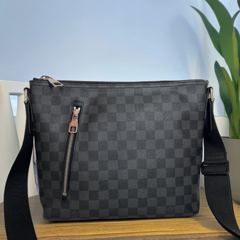 95新 LouisVuitton/路易威登 5967/时尚黑棋盘格小号饺子斜挎包