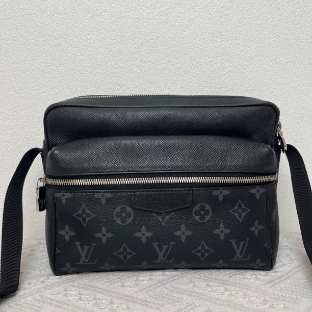 99新 LouisVuitton/路易威登 5926/时尚芯片款黑老花相机包