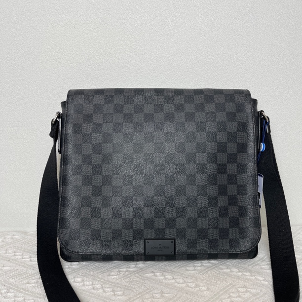 99新 LouisVuitton/路易威登 98新/4436时尚黑棋盘格中号邮差包