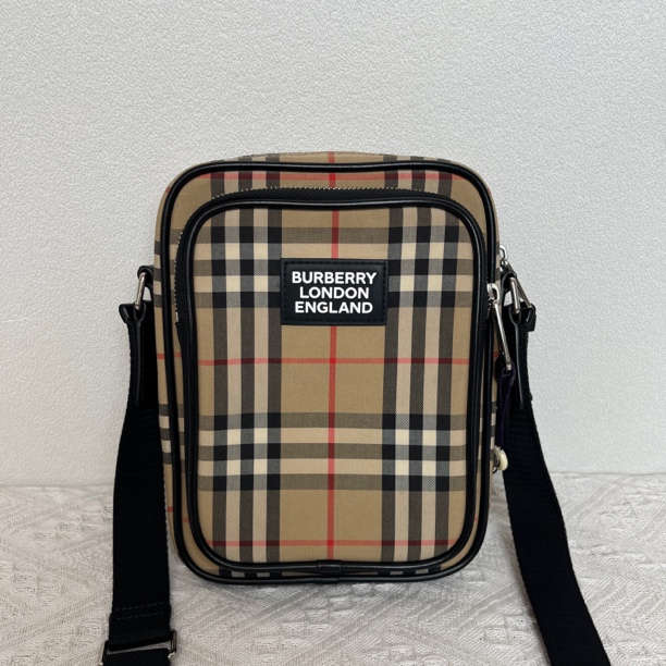 95新 BURBERRY/博柏利 5241/男士休闲条格纹单肩包