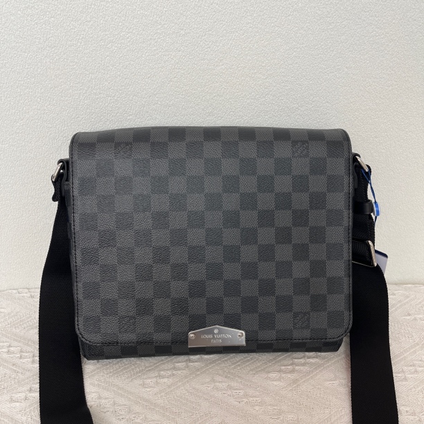 99新 LouisVuitton/路易威登 5759/时尚芯片款黑棋盘邮差包