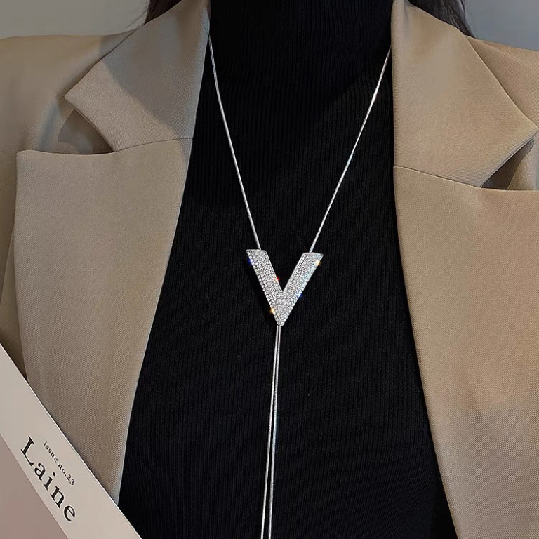 钛钢项链 毛衣链长款2025最新款爆款项链配饰高档气质小众时尚V字