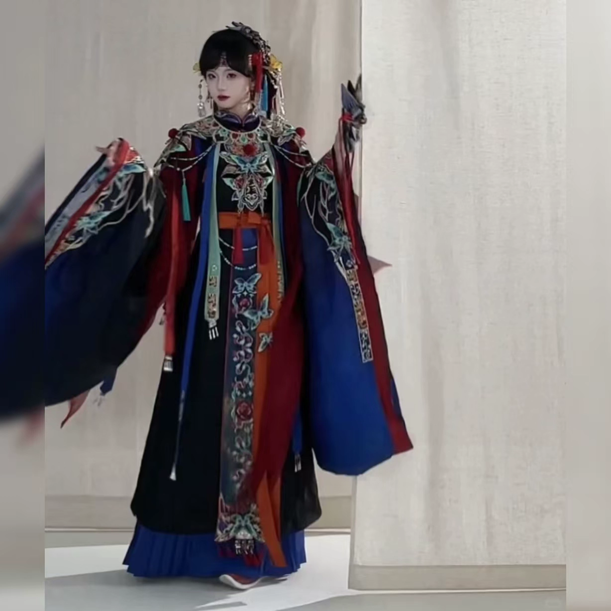 【傩戏】明制戏曲国风汉元素重工刺绣云肩演出服民族套装春秋冬新款