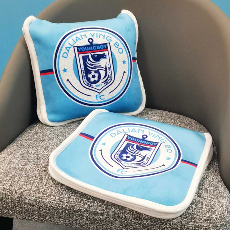 大连英博海发队官方周边-多功能队徽球员印签款一毯多用可收纳