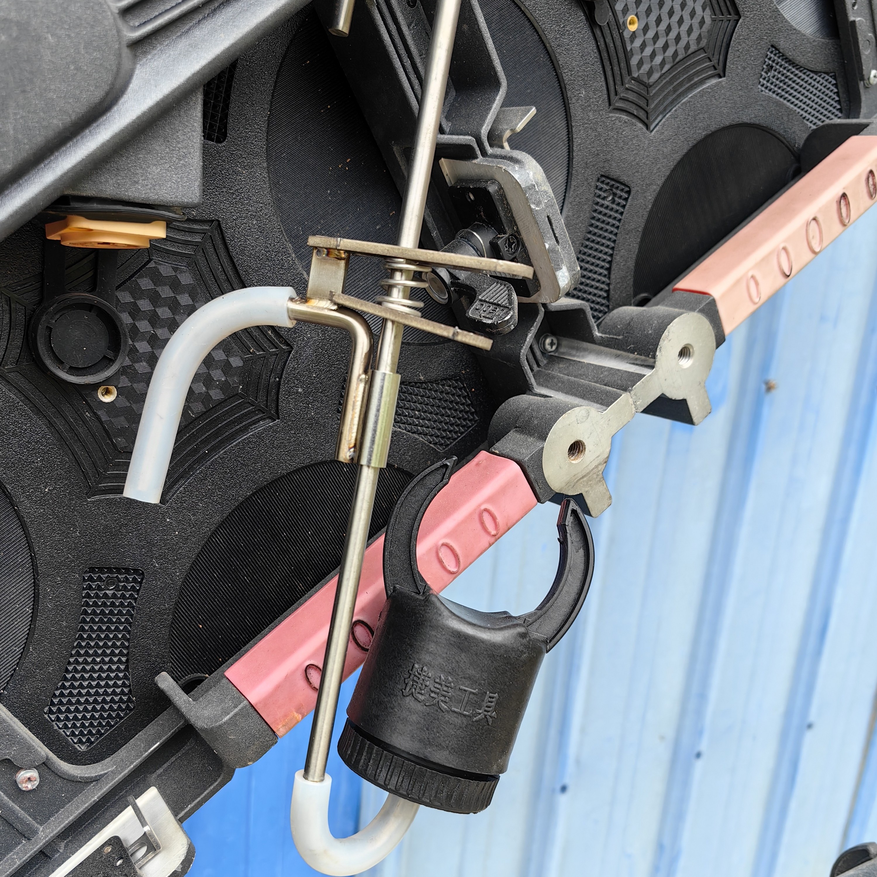 户外LED屏幕助手挂钩垫块