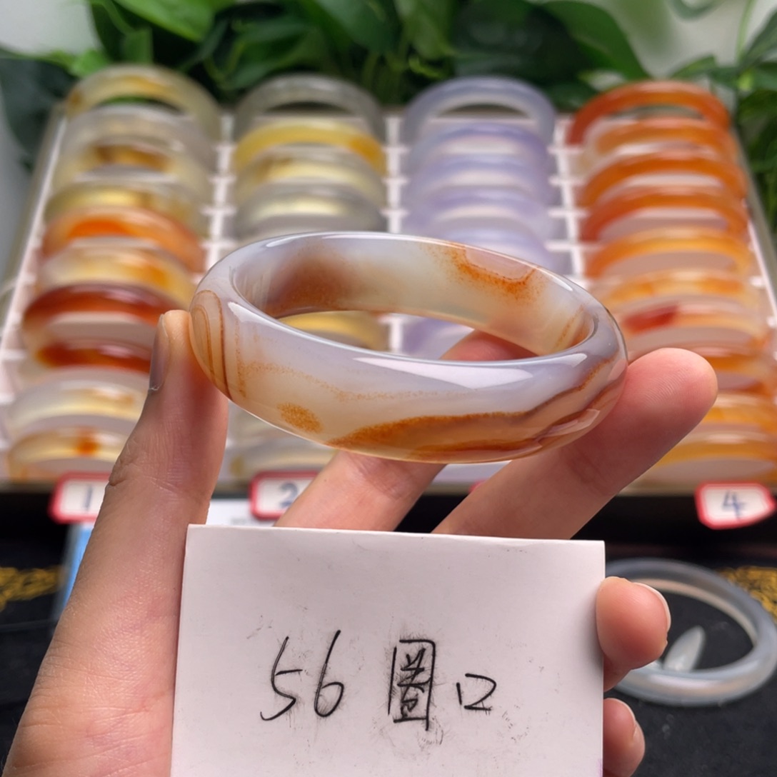 玛瑙/玉髓手镯未镶嵌63