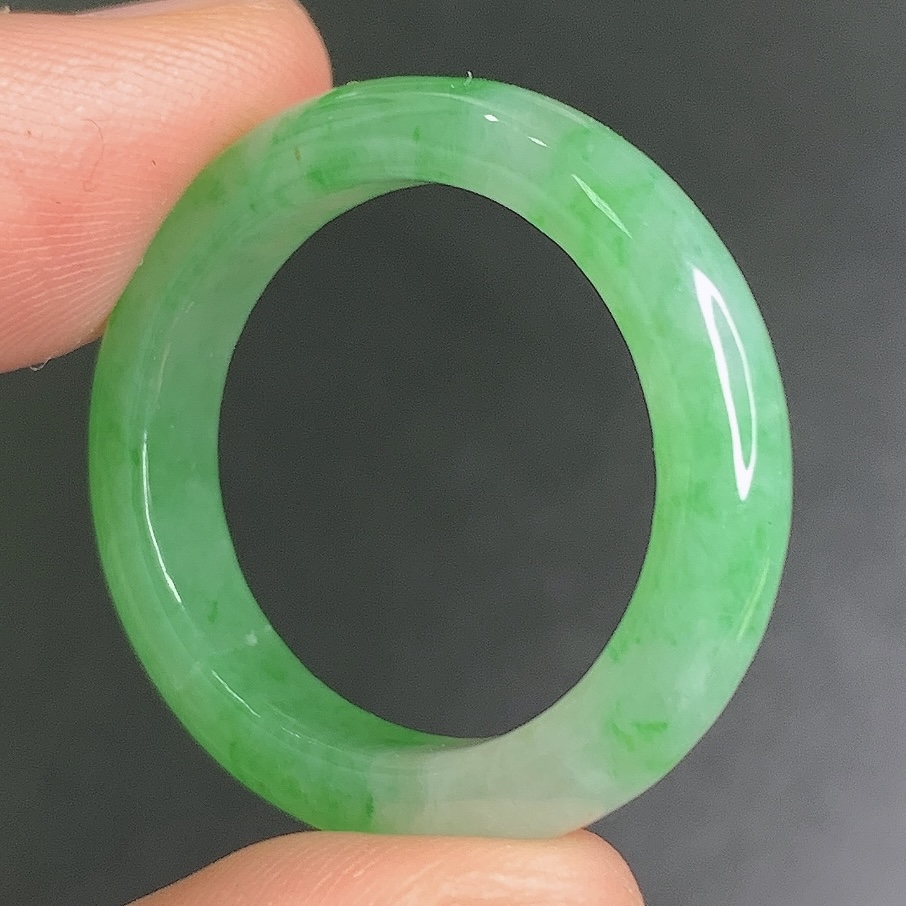 17号圈口缅甸天然A货翡翠飘阳绿花戒指 内径/宽/厚18.2-4.5-3.5mm