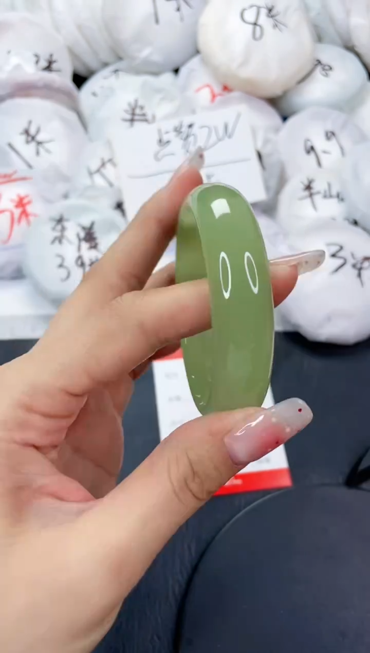 【闪购商品】石英质玉手镯未镶嵌335-56