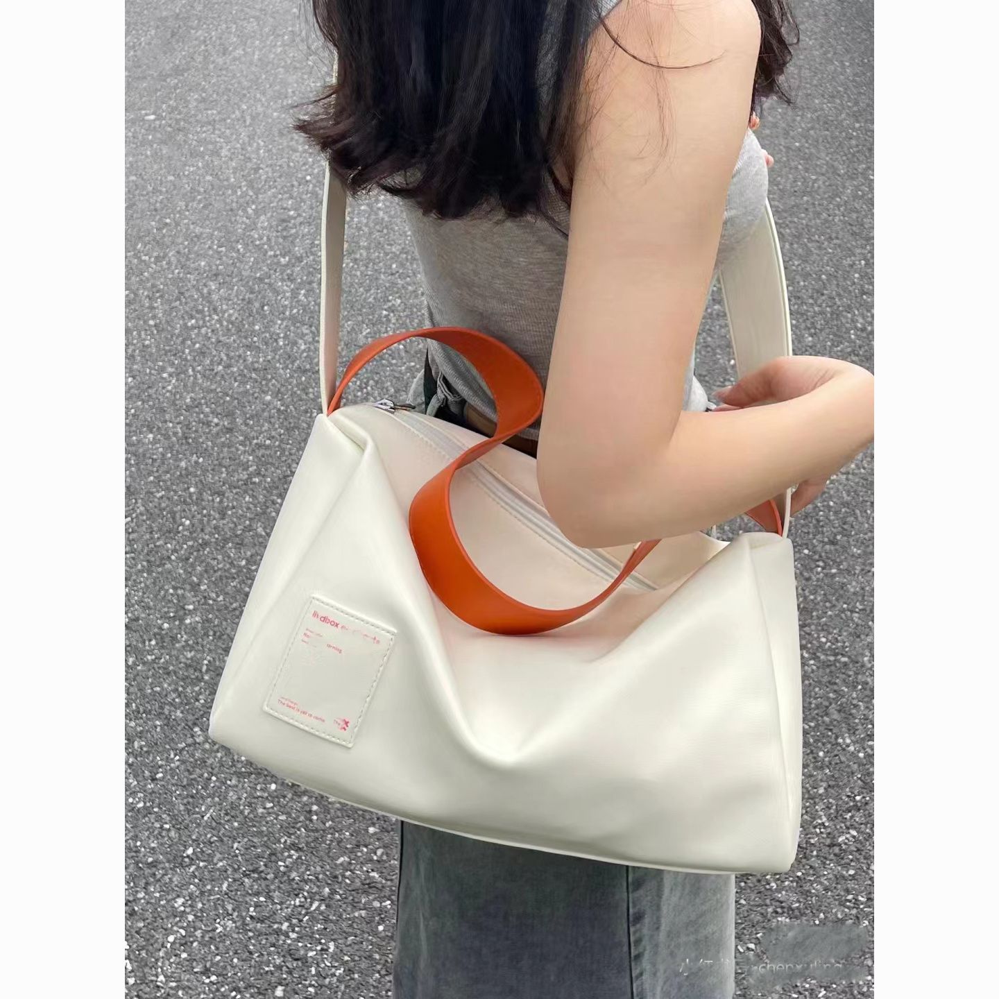 包包女新款斜挎包女休闲运动健身大容量旅行PU单肩包通勤包包时尚