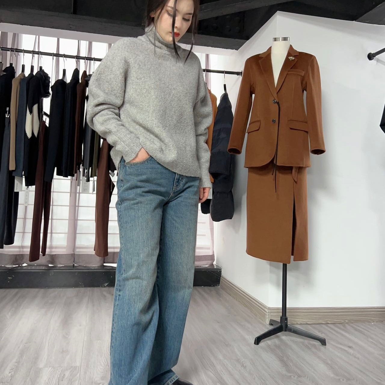 薄款长袖灰色毛衣