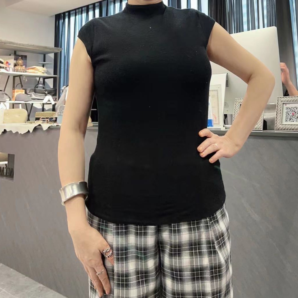 黑白灰三色无袖衫