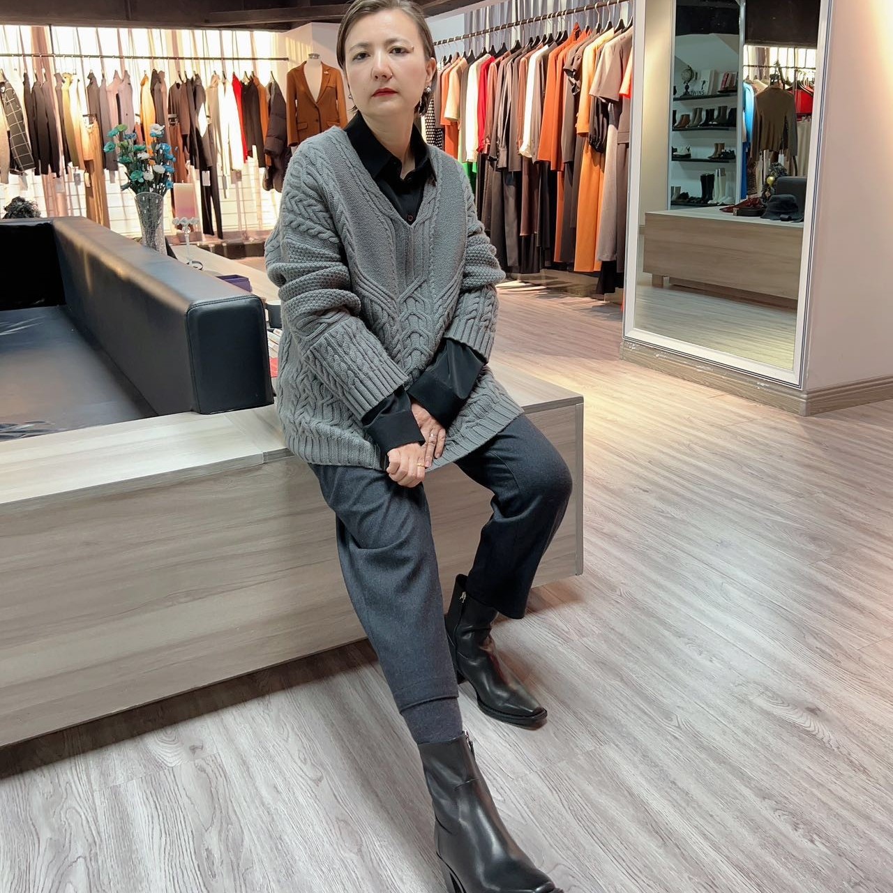 灰色超酷羊绒长袖毛衣