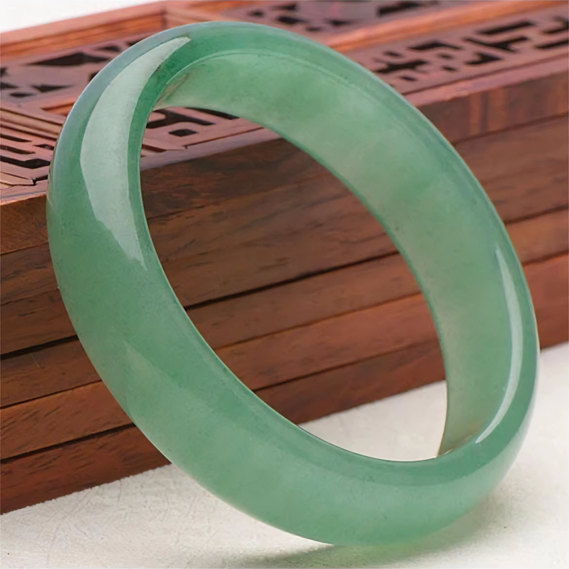 天然东陵玉冰透果绿色手镯—多样性发