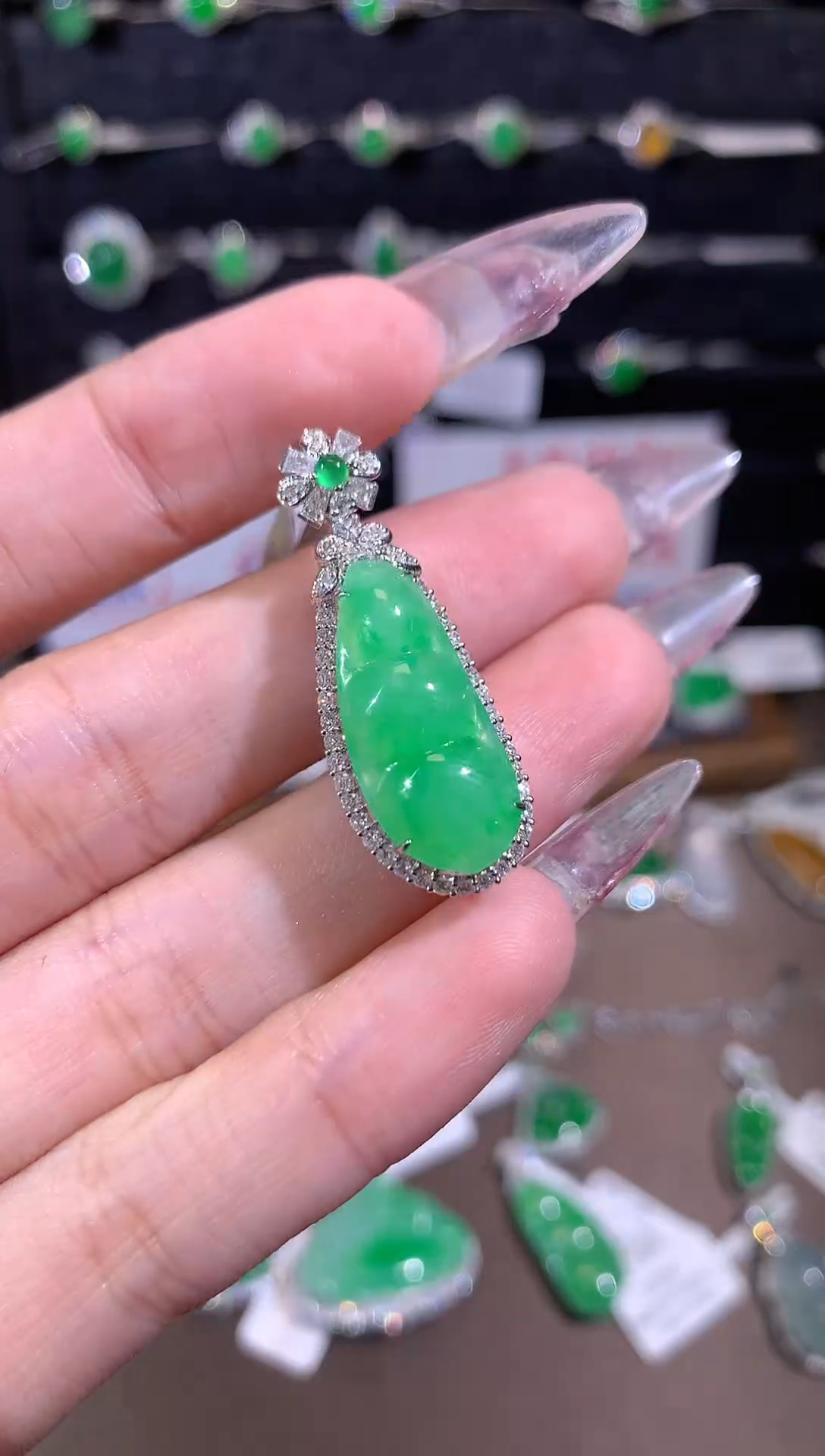 【闪购商品】翡翠颈饰18K金镶嵌福豆