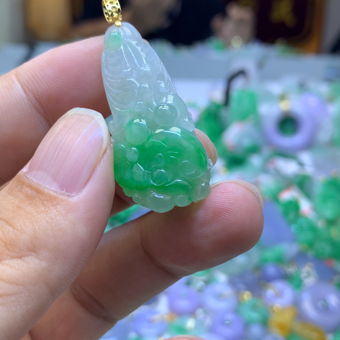 翡翠颈饰18K金镶嵌nvnvnvnm