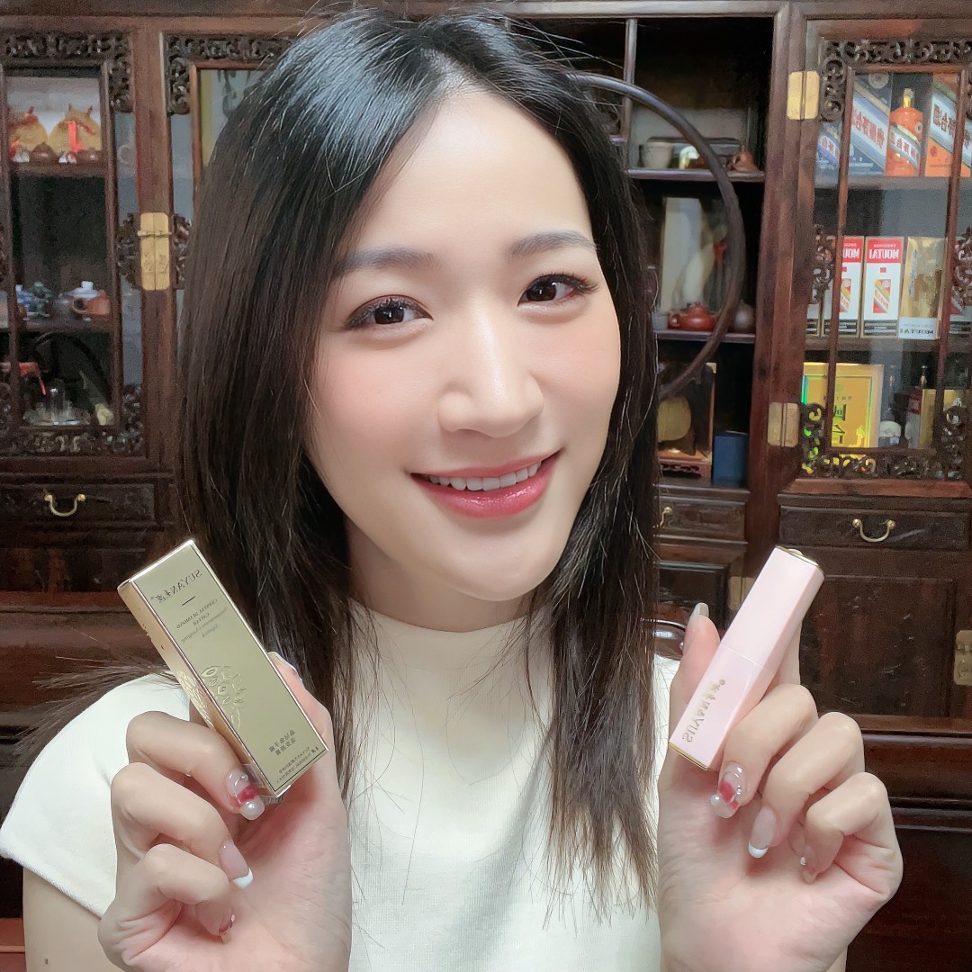 黄氏六宝素颜晶钻鱼子酱温变唇膏