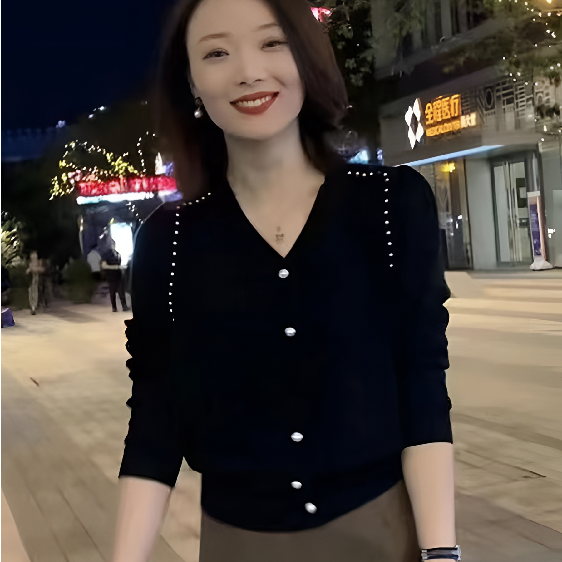 轻奢钉珠V领针织衫女长袖上衣宽松显瘦气质毛衣短款外套秋冬新款