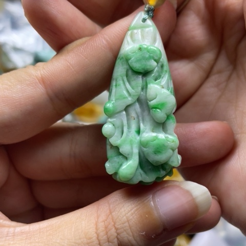 翡翠颈饰未镶嵌牌子
