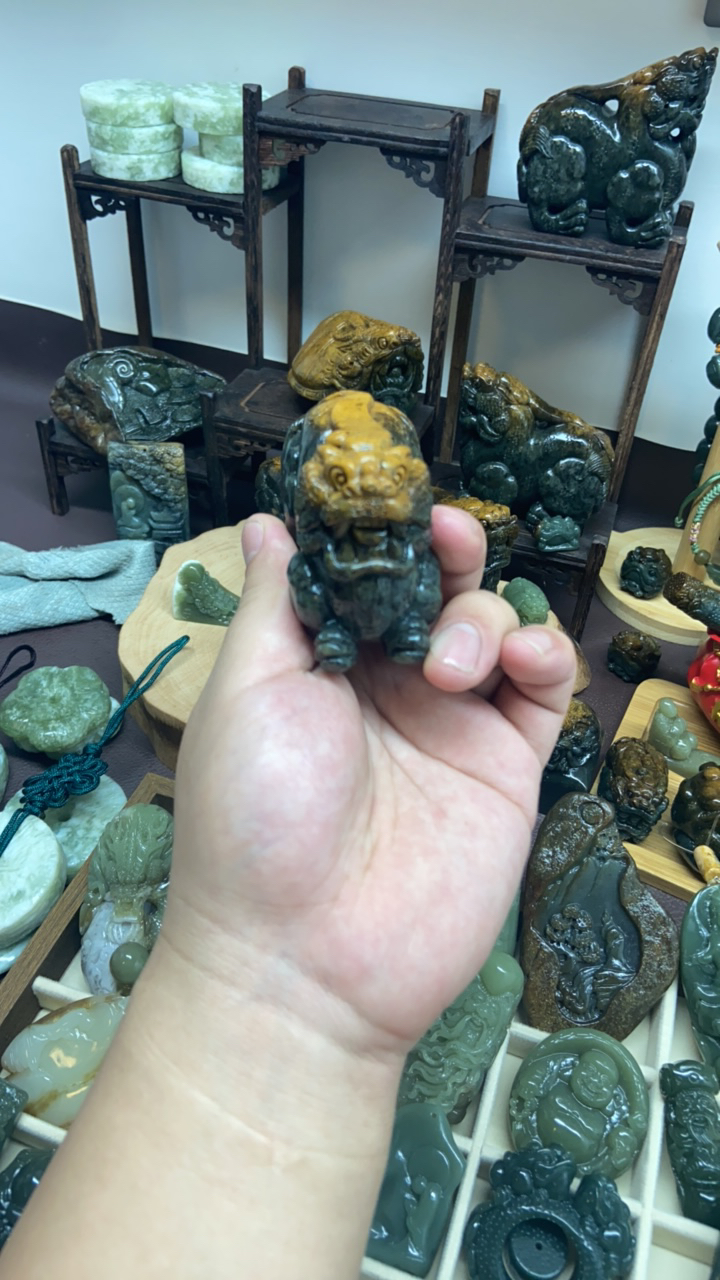 河磨玉貔貅手把件