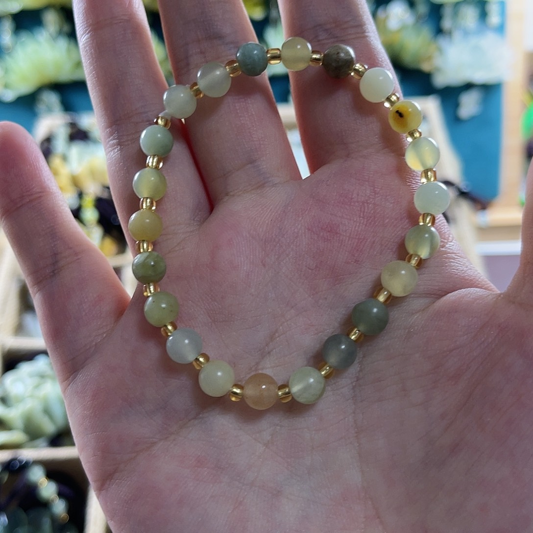 蛇纹石玉颈饰合金