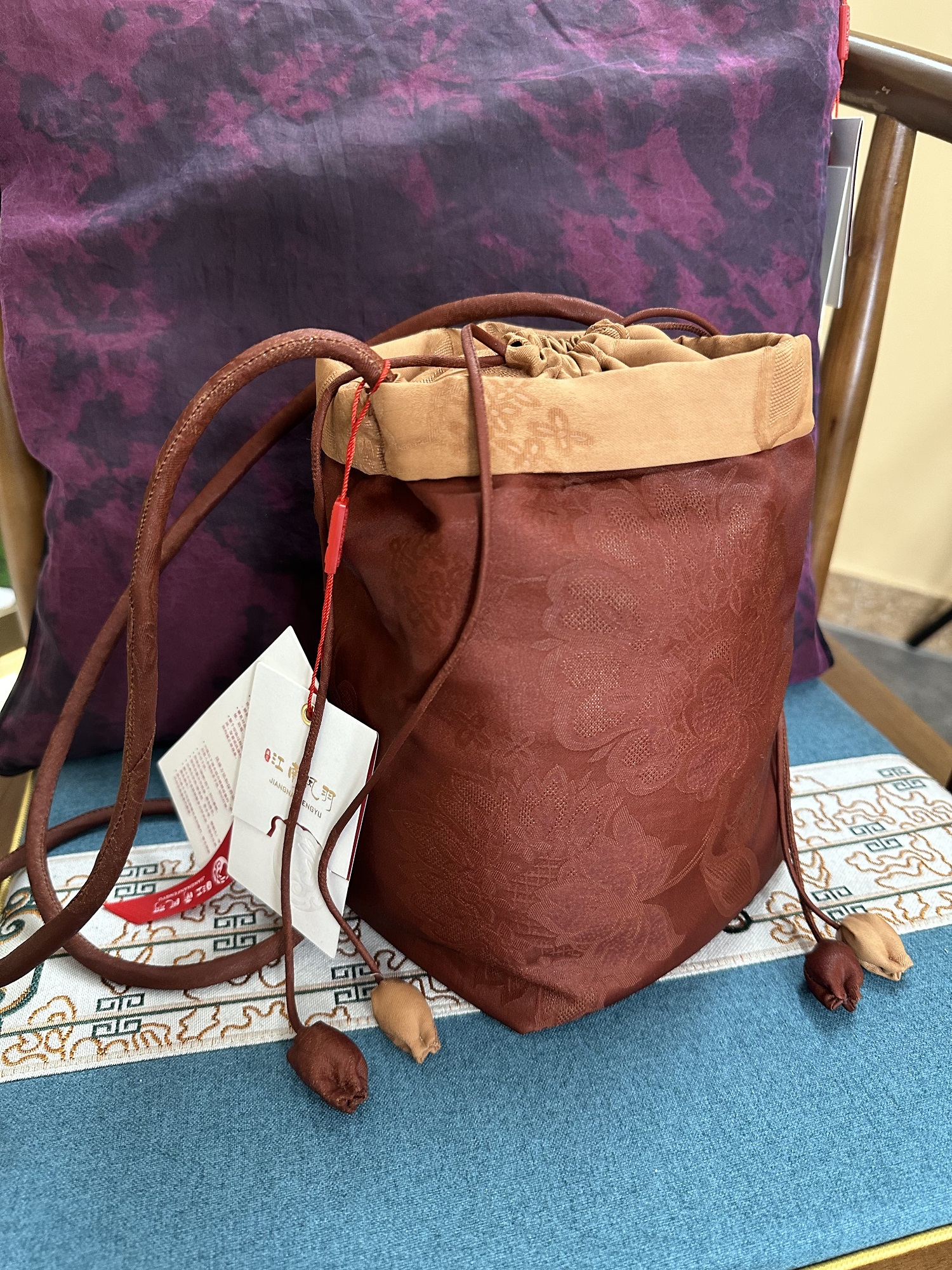 江南凤羽复古休闲百搭抽绳香云纱手拎斜挎水桶包FY401