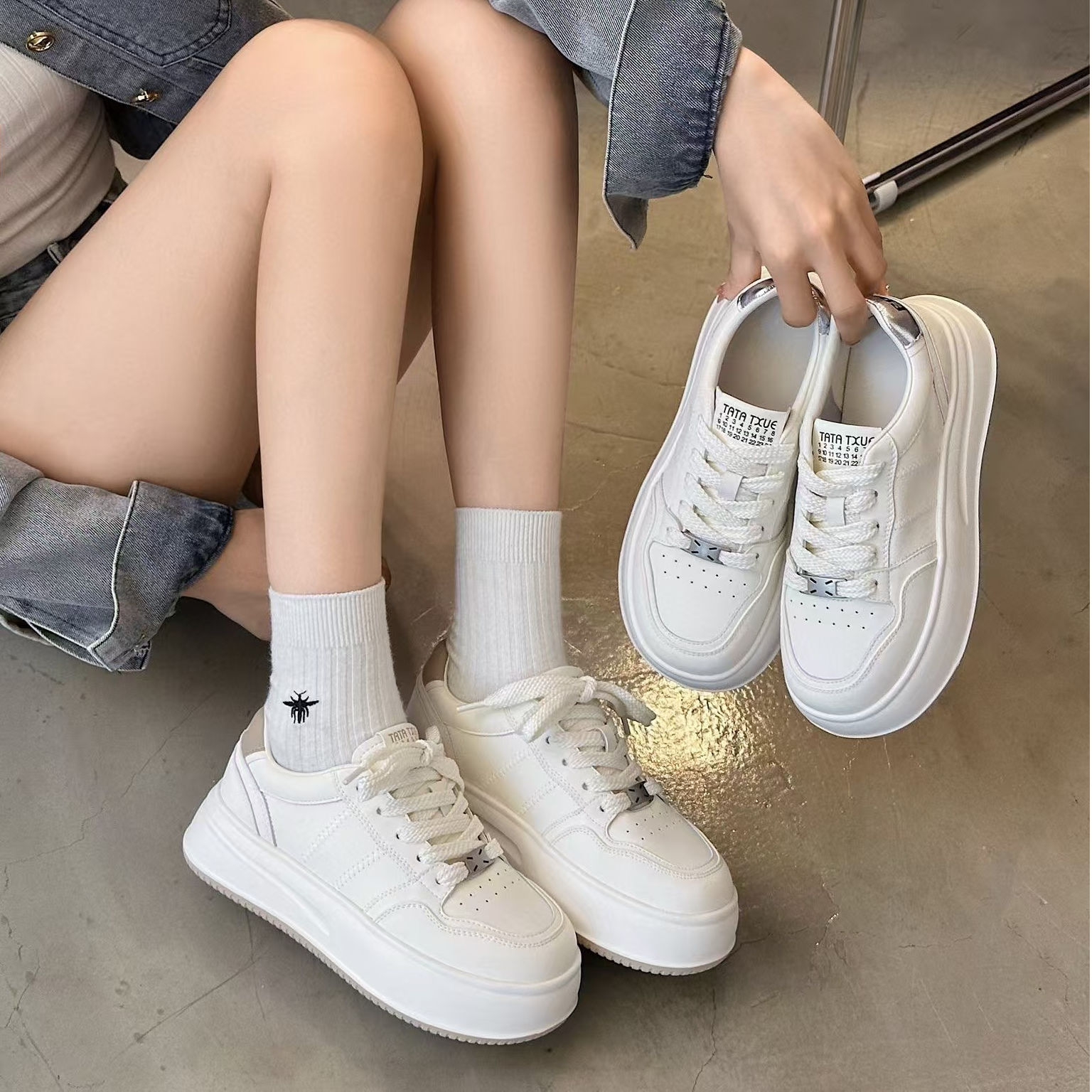 （爆款必入）566秋冬新品松糕厚底米白色系带板鞋时尚休闲百搭