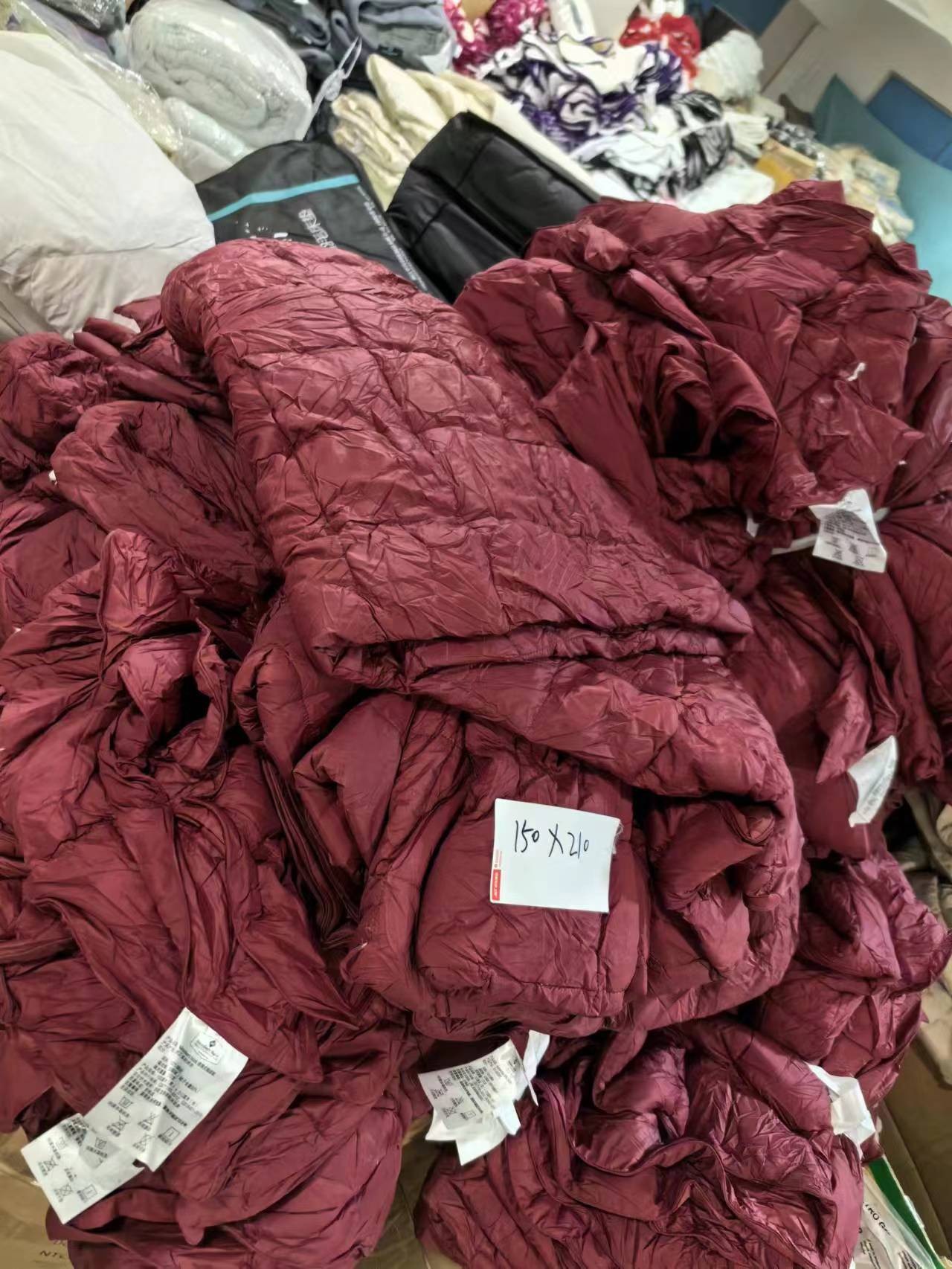 《厚广家》3楼150×210  红色90%鹅  绒  户外被子发1个250g填充瑕疵